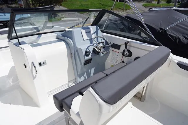 Slide: The Image of Bayliner Trophy T22SC 2025 - 6