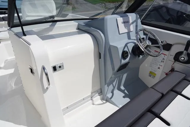 Slide: The Image of Bayliner Trophy T22SC 2025 - 7