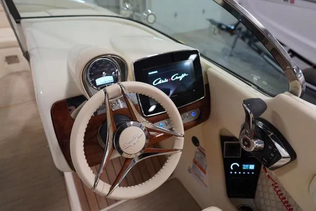 Slide: The Image of Chris-Craft Launch 28 GT 2025 - 28