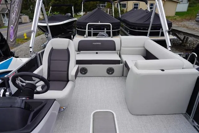 Slide: The Image of Harris Cruiser 210 SL 2025 - 24