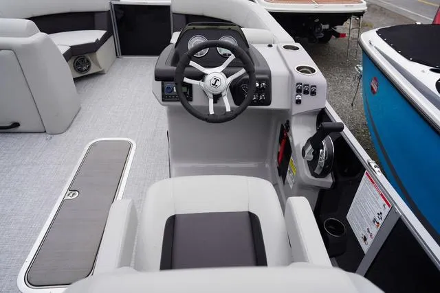 Slide: The Image of Harris Cruiser 210 SL 2025 - 28