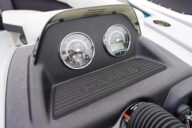 Slide: The Image of Harris Cruiser 210 SL 2025 - 32