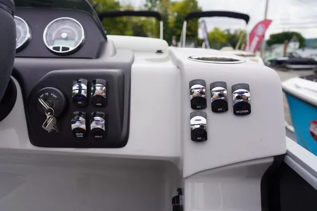 Slide: The Image of Harris Cruiser 210 SL 2025 - 33