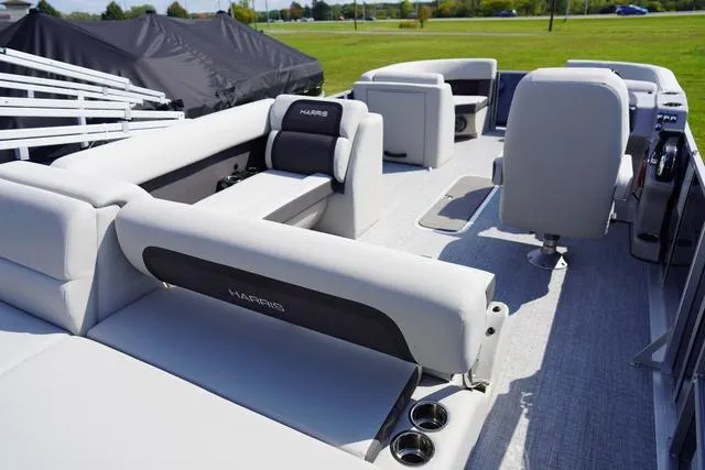 Slide: The Image of Harris Cruiser 210 SL 2025 - 10