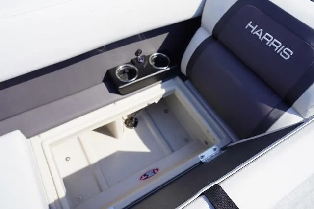 Slide: The Image of Harris Cruiser 210 SL 2025 - 12