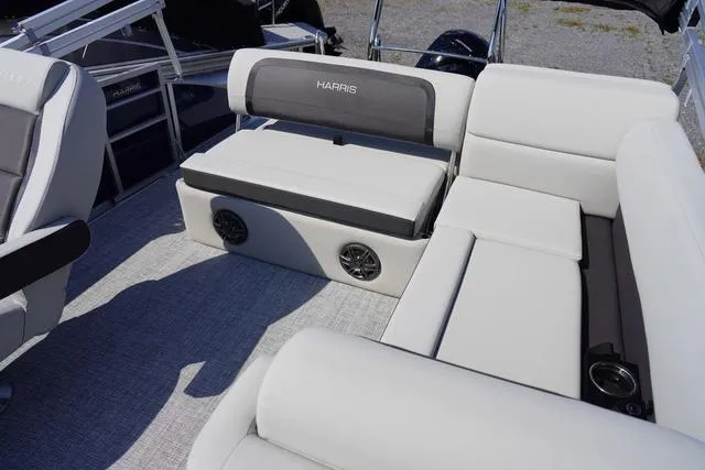 Slide: The Image of Harris Cruiser 210 SL 2025 - 17