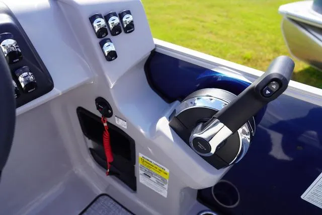 Slide: The Image of Harris Cruiser 210 SL 2025 - 22