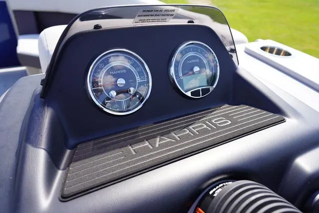 Slide: The Image of Harris Cruiser 210 SL 2025 - 23