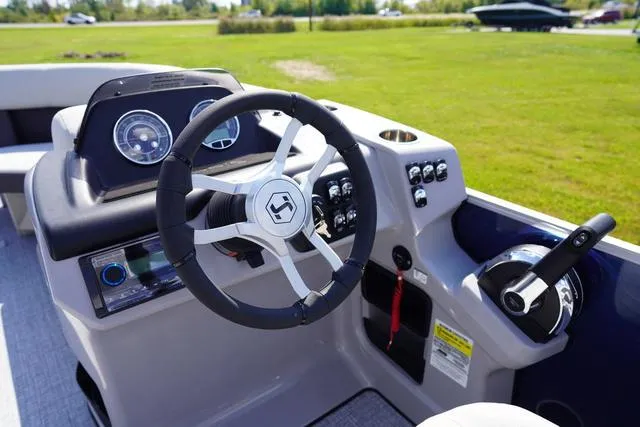 Slide: The Image of Harris Cruiser 210 SL 2025 - 26