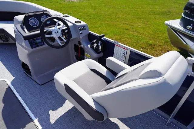 Slide: The Image of Harris Cruiser 210 SL 2025 - 27