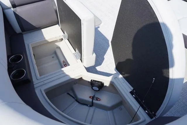 Slide: The Image of Harris Cruiser 210 SL 2025 - 31