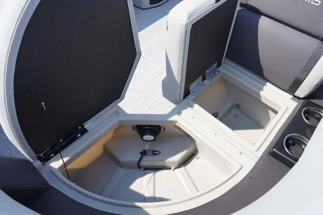 Slide: The Image of Harris Cruiser 210 SL 2025 - 32