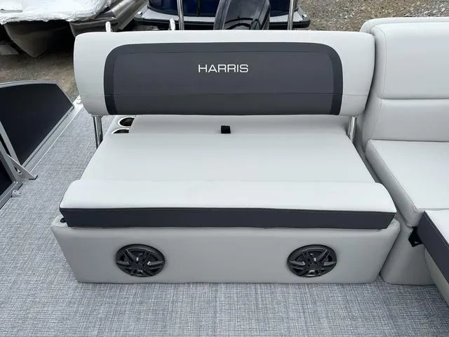 Slide: The Image of Harris Cruiser 210 2025 - 11