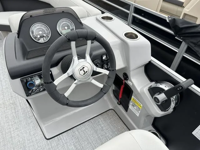 Slide: The Image of Harris Cruiser 210 2025 - 15