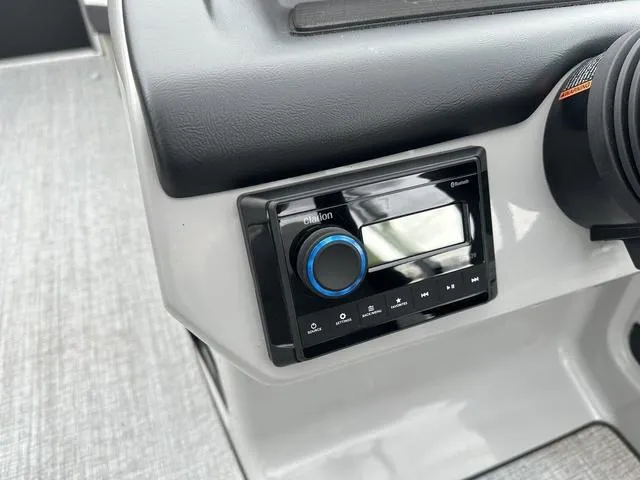 Slide: The Image of Harris Cruiser 210 2025 - 19