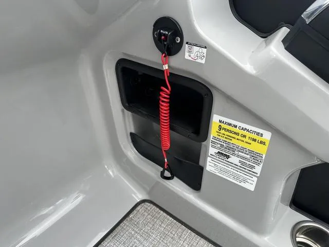 Slide: The Image of Harris Cruiser 210 2025 - 20