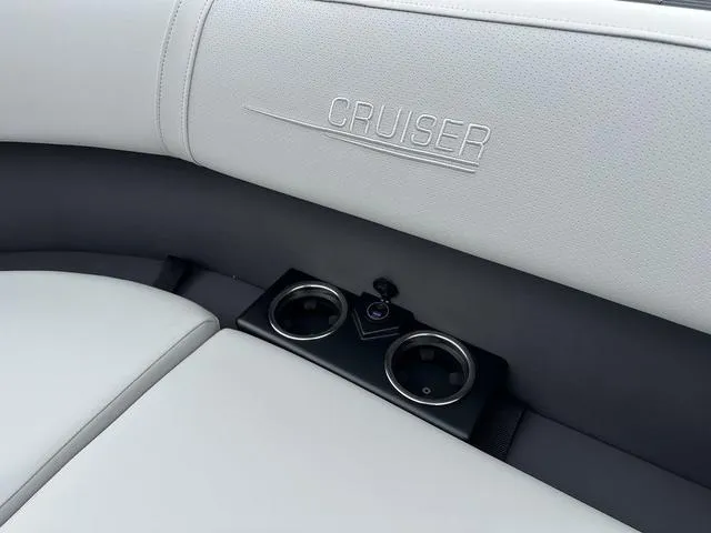 Slide: The Image of Harris Cruiser 210 2025 - 21