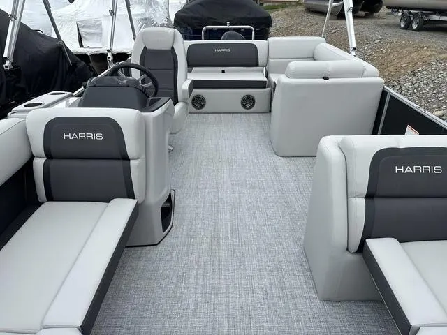 Slide: The Image of Harris Cruiser 210 2025 - 24