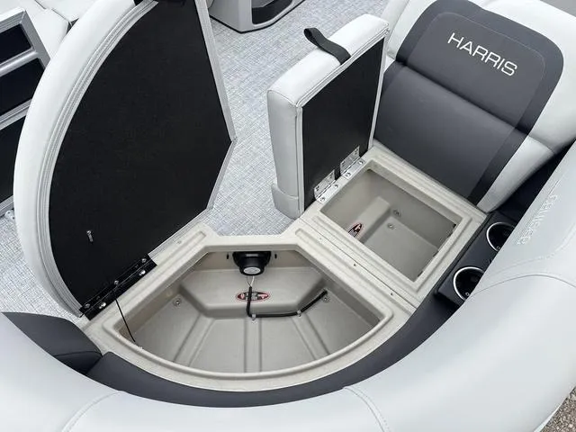 Slide: The Image of Harris Cruiser 210 2025 - 29