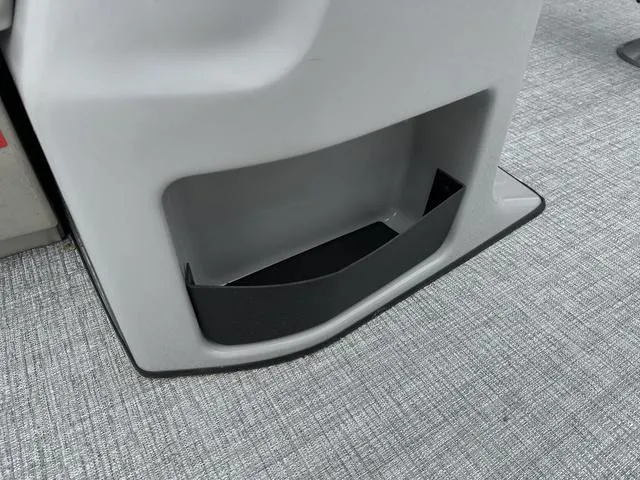 Slide: The Image of Harris Cruiser 210 2025 - 30