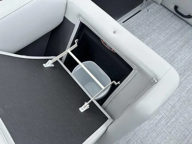 Slide: The Image of Harris Cruiser 210 2025 - 31