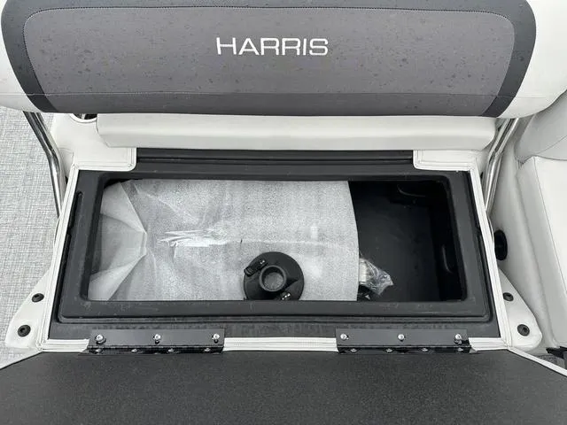Slide: The Image of Harris Cruiser 210 2025 - 32