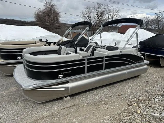Slide: The Image of Harris Cruiser 210 2025 - 4