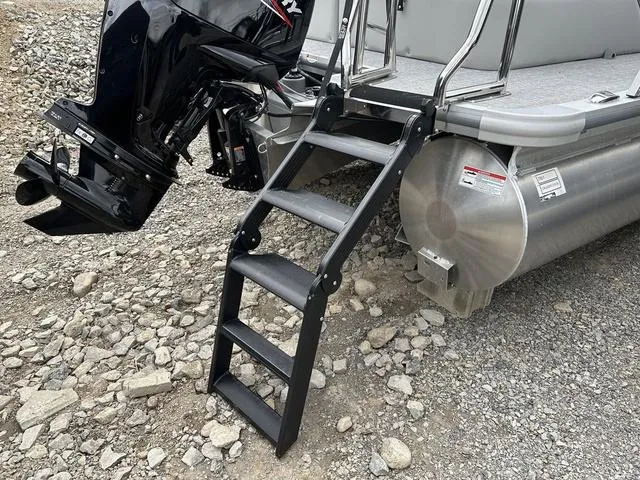 Slide: The Image of Harris Cruiser 210 2025 - 5