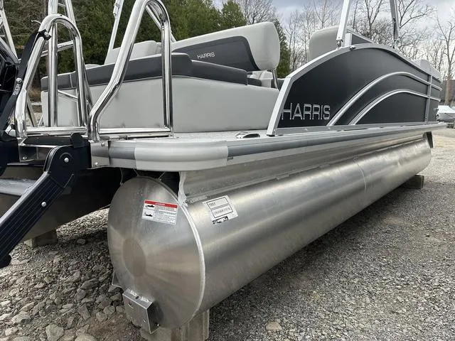 Slide: The Image of Harris Cruiser 210 2025 - 6