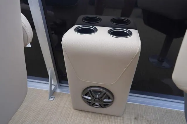 Slide: The Image of Harris Cruiser 230 FC 2025 - 10