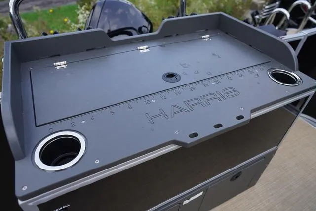 Slide: The Image of Harris Cruiser 230 FC 2025 - 12