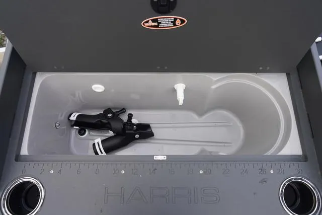 Slide: The Image of Harris Cruiser 230 FC 2025 - 13