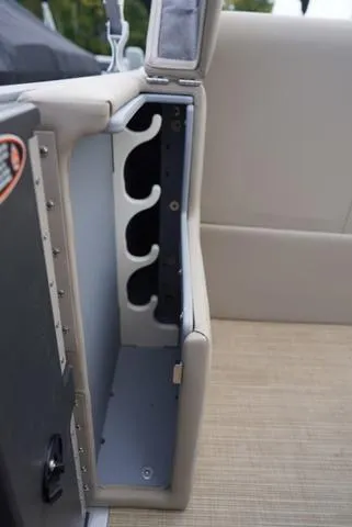 Slide: The Image of Harris Cruiser 230 FC 2025 - 14