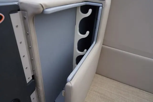 Slide: The Image of Harris Cruiser 230 FC 2025 - 15