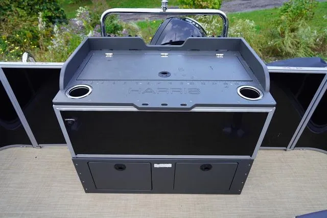 Slide: The Image of Harris Cruiser 230 FC 2025 - 16