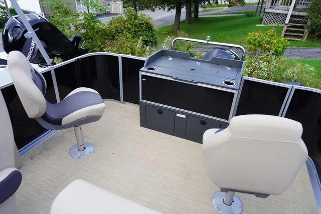 Slide: The Image of Harris Cruiser 230 FC 2025 - 19