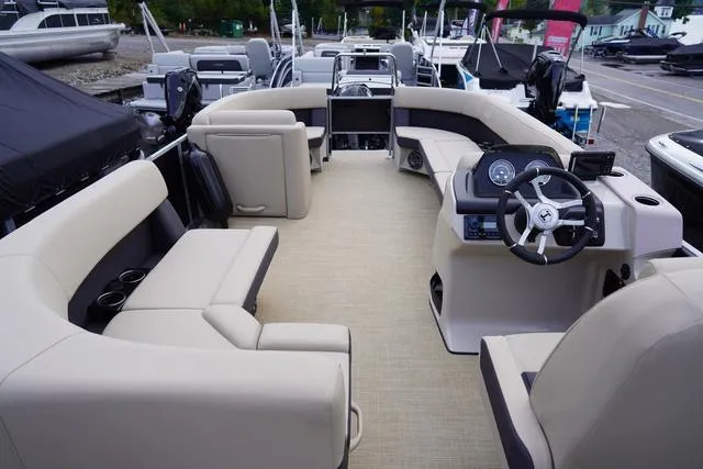 Slide: The Image of Harris Cruiser 230 FC 2025 - 20