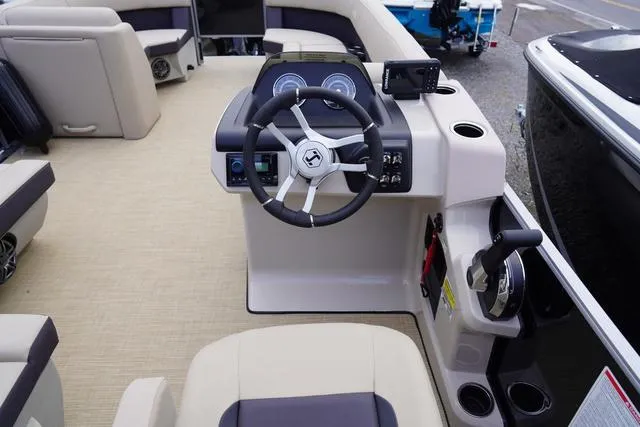 Slide: The Image of Harris Cruiser 230 FC 2025 - 21