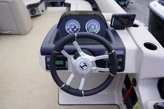 Slide: The Image of Harris Cruiser 230 FC 2025 - 22