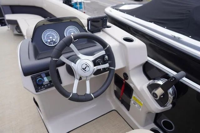 Slide: The Image of Harris Cruiser 230 FC 2025 - 23