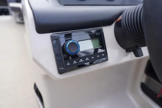 Slide: The Image of Harris Cruiser 230 FC 2025 - 25