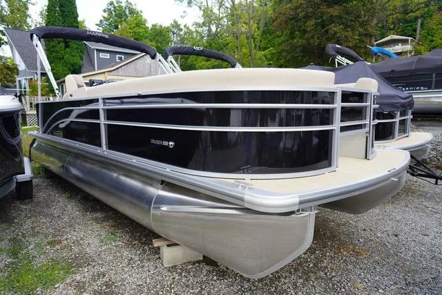 Slide: The Image of Harris Cruiser 230 FC 2025 - 3