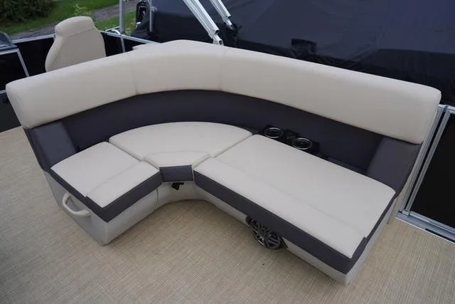 Slide: The Image of Harris Cruiser 230 FC 2025 - 30