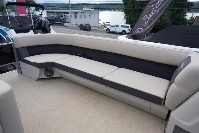 Slide: The Image of Harris Cruiser 230 FC 2025 - 32