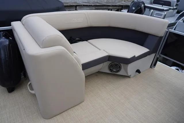 Slide: The Image of Harris Cruiser 230 FC 2025 - 33