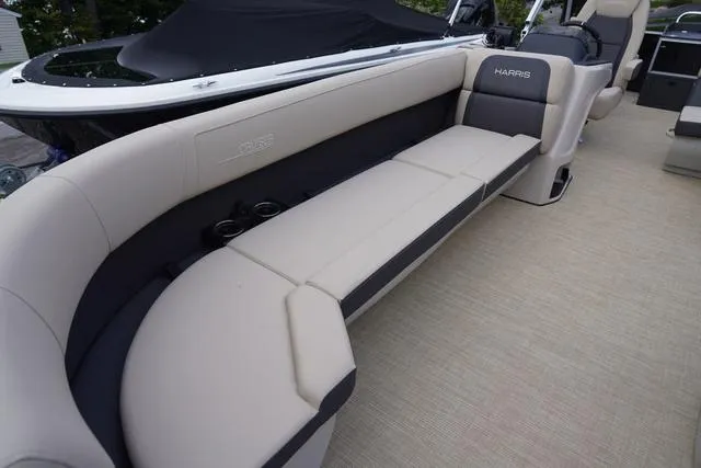 Slide: The Image of Harris Cruiser 230 FC 2025 - 34