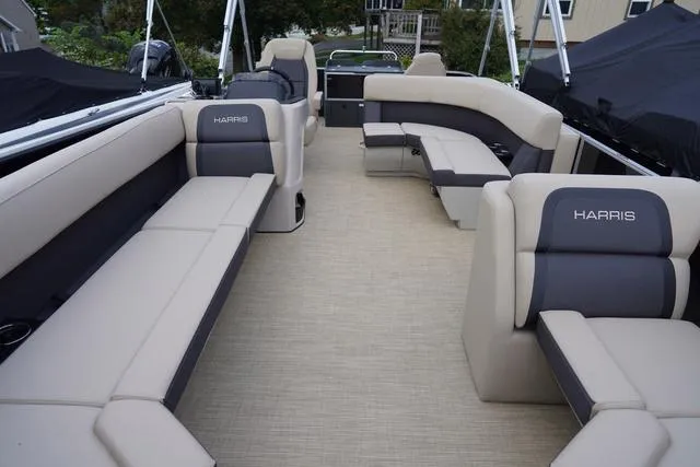 Slide: The Image of Harris Cruiser 230 FC 2025 - 35