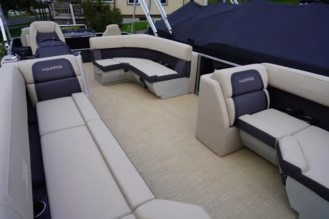 Slide: The Image of Harris Cruiser 230 FC 2025 - 36