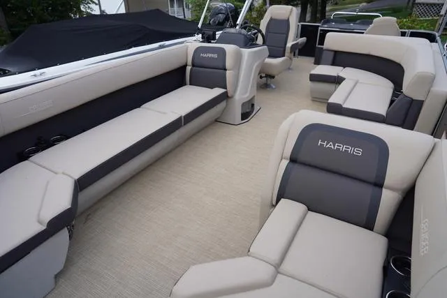 Slide: The Image of Harris Cruiser 230 FC 2025 - 37