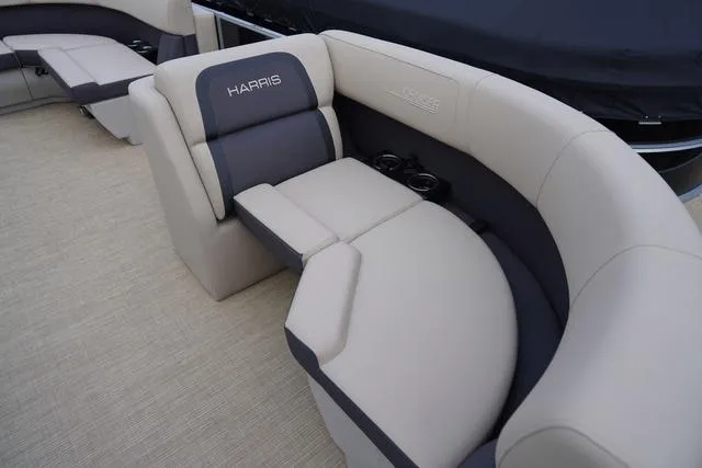 Slide: The Image of Harris Cruiser 230 FC 2025 - 38